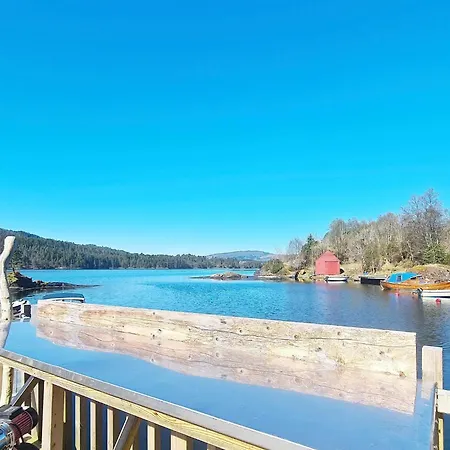 5 Person In Lonevag-by Traum Lonevåg