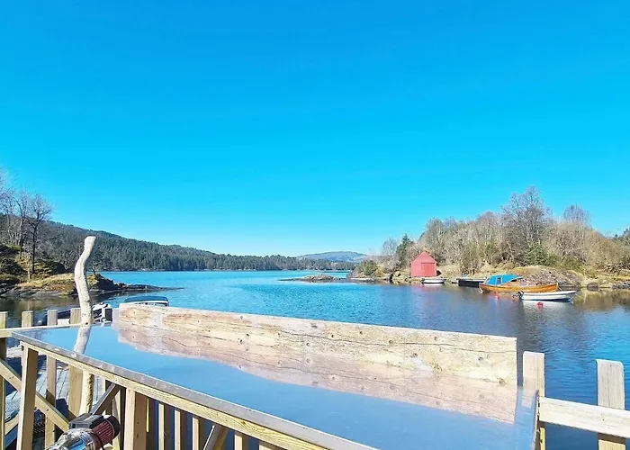 5 Person In Lonevag-by Traum Lonevåg