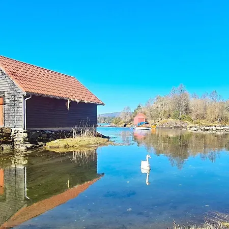 5 Person In Lonevag-by Traum * Lonevåg